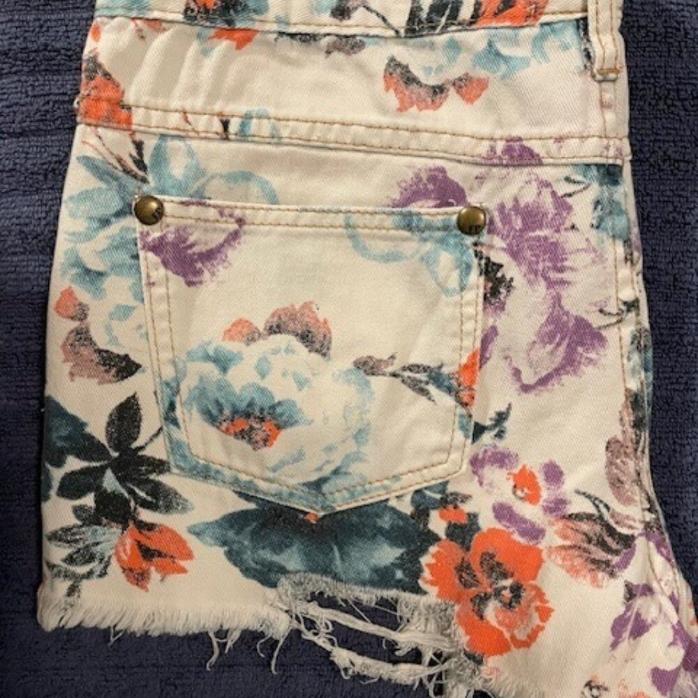 Women's Free People floral cut-off jean shorts white bootie shorts